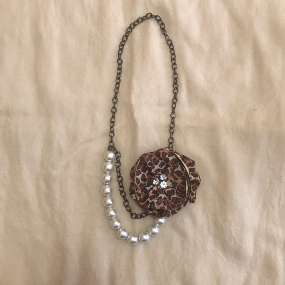 Faux Pearl & Leopard Necklace!